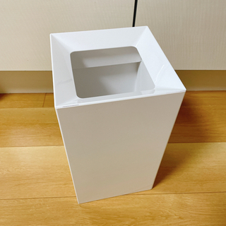 トラッシュカン　ゴミ箱の画像