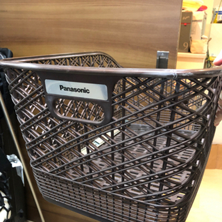 自転車の後ろカゴ　パナソニック製　茶色の画像