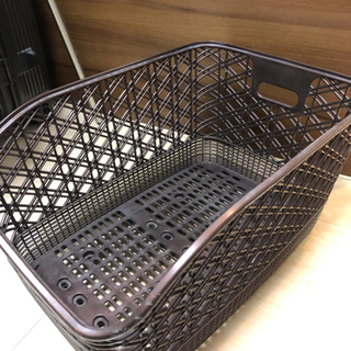 自転車の後ろカゴ　パナソニック製　茶色の画像