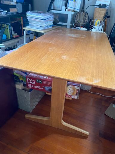 ロータイプのダイニングテーブル　高さ60cm