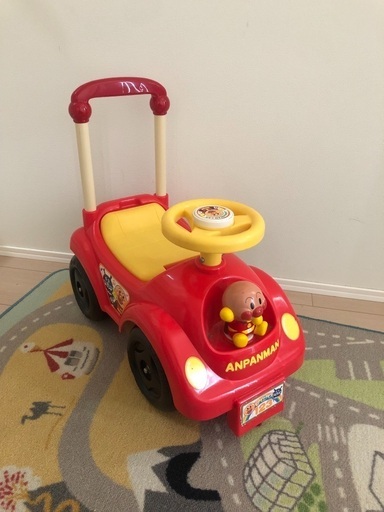 乗用玩具　アンパンマン　足蹴り車