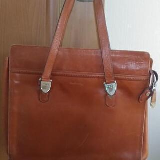 カバン　皮の画像