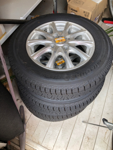 スタッドレスタイヤ１４５／８０／Ｒ13