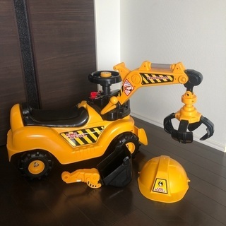 乗用玩具　ショベルカー　足蹴り車