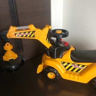 乗用玩具　ショベルカー　足蹴り車の画像