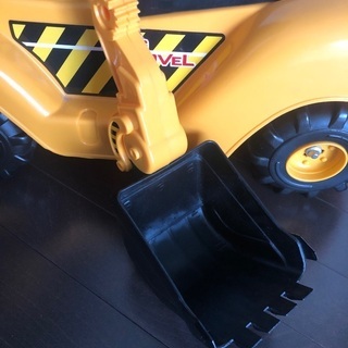 乗用玩具　ショベルカー　足蹴り車の画像
