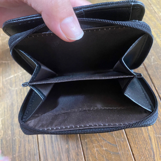 新品スヌーピー二つ折り財布の画像