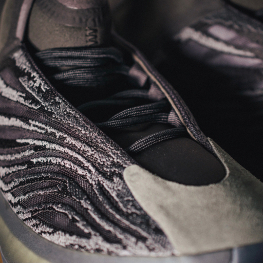 ADIDAS YEEZY QUANTUM アディダス イージー クァンタム