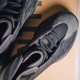 ADIDAS YEEZY QUANTUM アディダス イージー クァンタムの画像