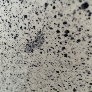 御影石調のローテーブルの画像