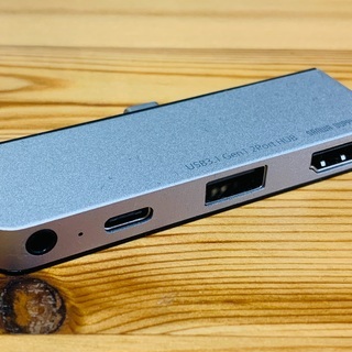 iPad Pro専用 ドッキングハブ／新品同様