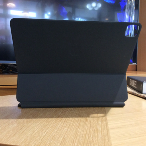 中古品 Apple 12.9インチ iPad Magic keyboard