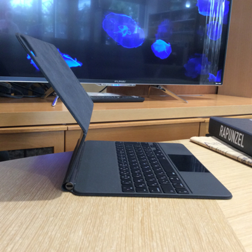 中古品 Apple 12.9インチ iPad Magic keyboard