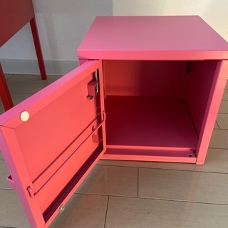 IKEA かわいいキャビネット　ピンクの画像