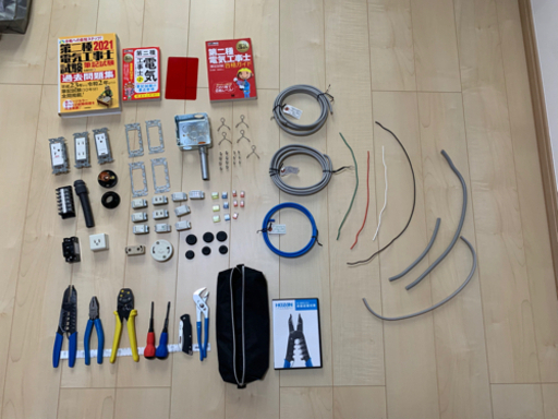 【取引中】第二種電気工事士　筆記:テキスト、問題集　実技:工具、部材、技能試験対策DVD