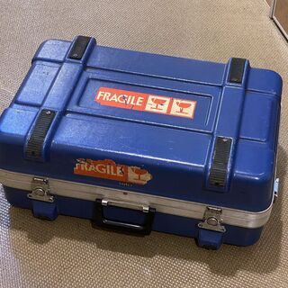 プロテク社コンテナケース（バッグ）壊れ物を運ぶトランクです。