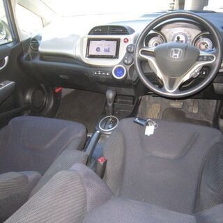 FIT　HYBRID◆走行７万ｋｍ台◇車検令和5年9月まで◆三菱ナビBluetooth対応◇ワンセグTV◆HIDヘッドライト◇ETC◆オートエアコン◇の画像