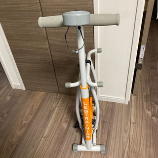 レッグトレーニングマシン