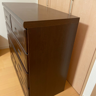 【取引中】木の4段タンスの画像
