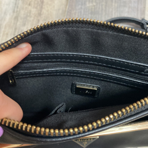 ゲス　ショルダーバッグ　guess