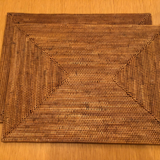 【無料・取りに来てくださる方】ラタン編みランチョンマット2枚 の画像