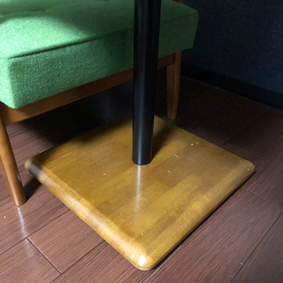 カリモク60 Kチェア 1シーター タープグリーン ＋ カフェテーブルの画像