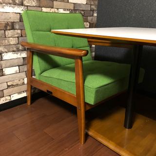 カリモク60 Kチェア 1シーター タープグリーン ＋ カフェテーブルの画像