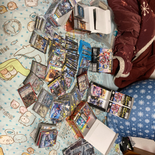 森羅万象チョコのカードとヴァンガードの引退品です。