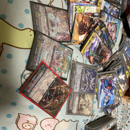 森羅万象チョコのカードとヴァンガードの引退品です。