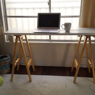 120×40cmの組立て簡単な白いデスク、使って一年、新品同様です。