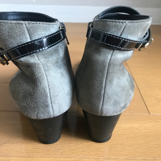 ショートブーツの画像