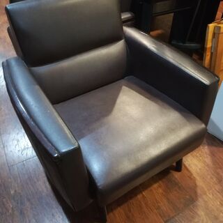 ローチェア（中古品・革・多少のキズあり・座面柔らかい）