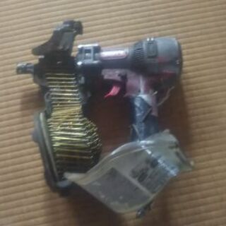 MAX高圧釘打ち機とホースセット