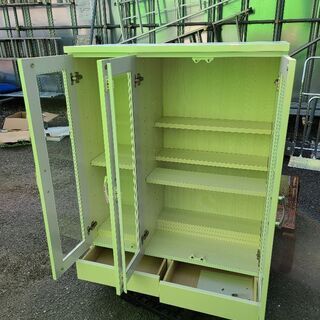 白い棚