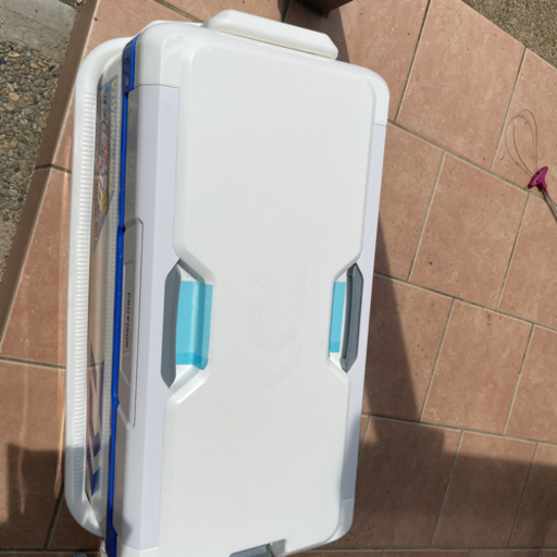 週末値下げ　キャスター付き　ダイワクーラーボックス35L Sタイプ