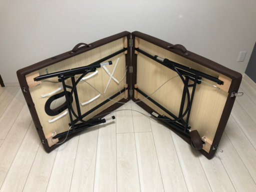 新品　折りたたみ式施術ベッド