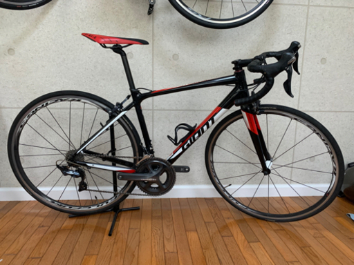ロードバイク  giant カスタム多数　ホイールなし