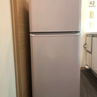 一人暮らし用冷蔵庫譲ります。