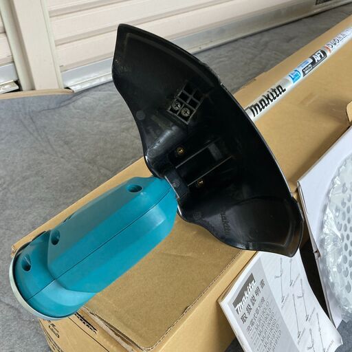 付属品完備 使用回数僅か makita マキタ MUR190UD 本体のみ 充電式 草刈機 Uハンドル 18V