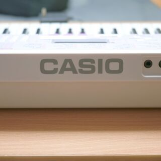 電子ピアノ（CASIO LK-107）の画像