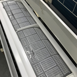 2.8kwエアコン】2011年製☆フィルター2枚の内1枚破れあり