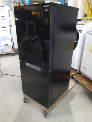 極上美品!!2021年製!!便利などっちもドア SHARP ノンフロン冷凍冷蔵庫 SJ-GD15G-B 152L 格安配送もご相談ください!!