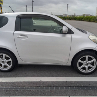 トヨタ　IQ シルバー