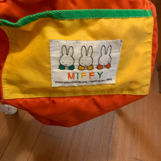 テーブルチェアーの画像