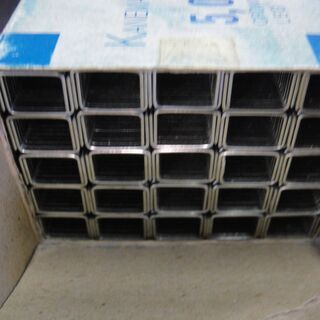 閉店セール　半額で販売中！398円→199円！　未使用 兼松（カネマツ）タッカーステープル1008J　5000本　肩幅10㎜足長8㎜　エアタッカ　エア工具の画像