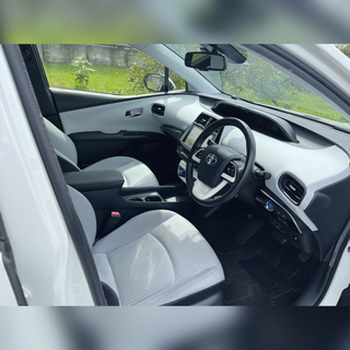 トヨタ プリウス 1.8 S セーフティ プラス  車検2年ETC★9インチTVの画像