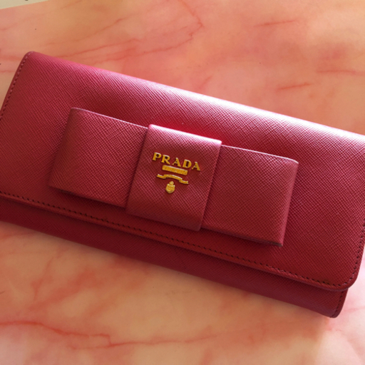 PRADA 長財布 売ります。
