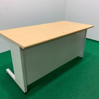 中古 プラス W1400 平机 天板ナチュラル　龍ヶ崎倉庫の画像