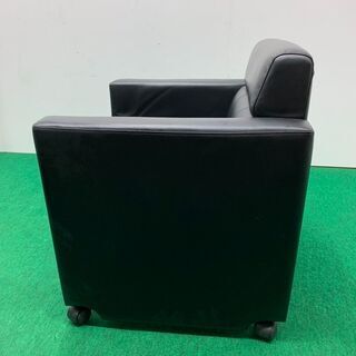 中古 内田洋行 キャスター付きシングルソファ ブラック RC-23の画像