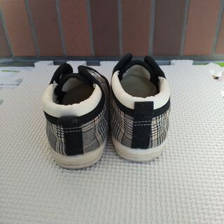 しまむら 13cm チェック 黒 キッズ 子供靴 スニーカー 子供 男女兼用 　の画像
